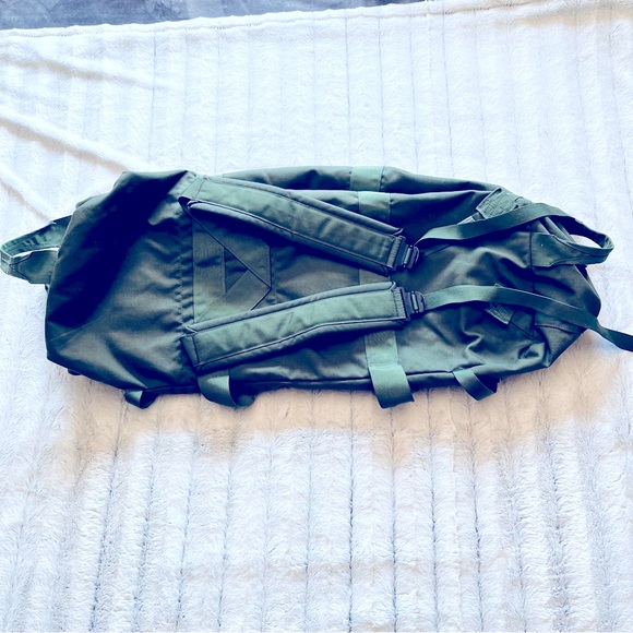 US Military Canvas Army Green Duffel Bag Rucksack Backpack - Picture 2 of 8